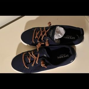 Sperry skip on shoes navy never worn
